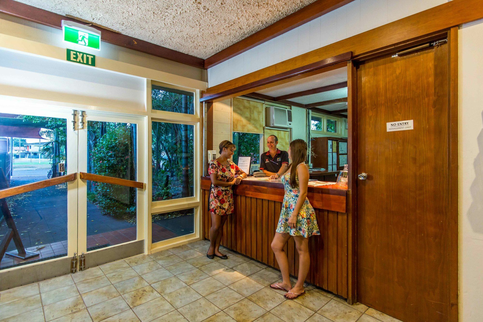 Hotel Кунунура Екстериор снимка